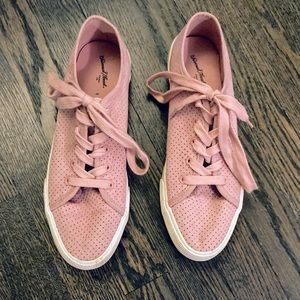 Universal Threads shoes